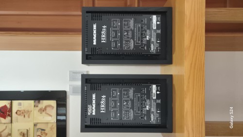 MACKIE HR 824 스피커